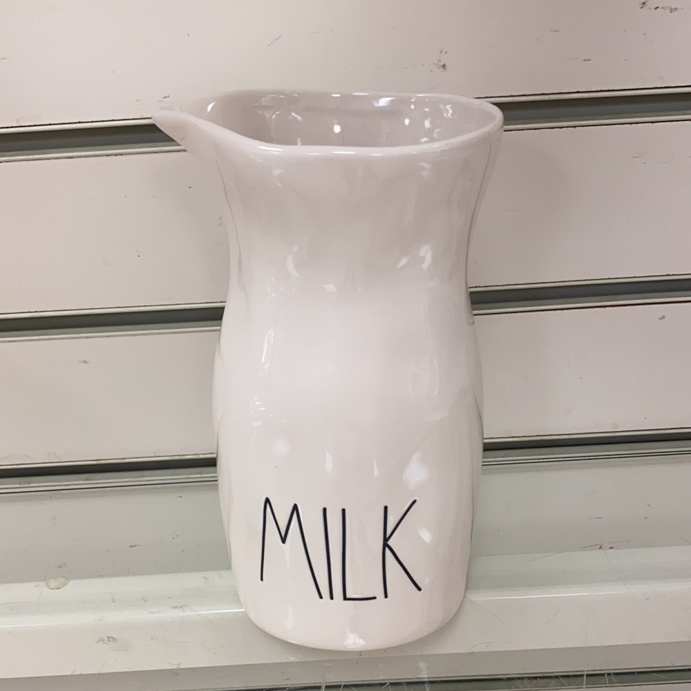 Rae Dunn Milk serving